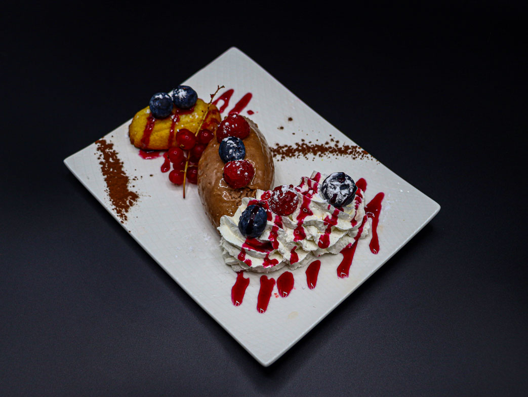 La mousse au nutella, sa madeleine et ses fruits rouges